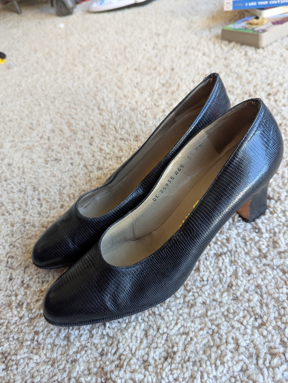 Black Embossed Leather Vintage Ferragamo Punps